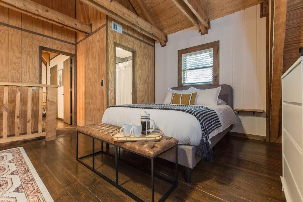 Southern Oak Cabin - Newly Remodeled - Close To All Attractions سيفيرفيل المظهر الخارجي الصورة