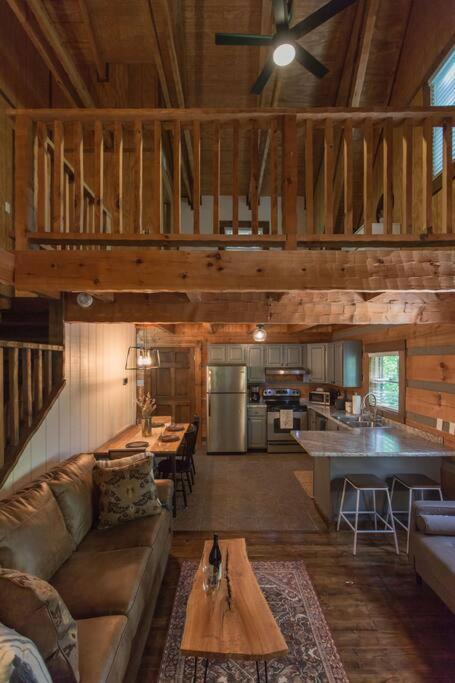 Southern Oak Cabin - Newly Remodeled - Close To All Attractions سيفيرفيل المظهر الخارجي الصورة