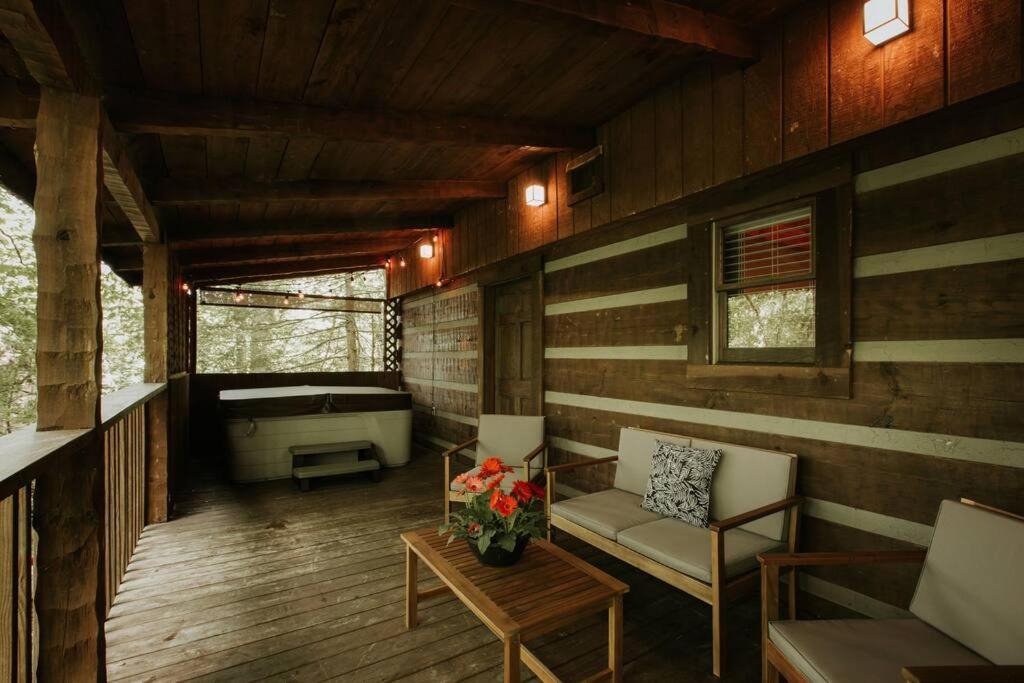 Southern Oak Cabin - Newly Remodeled - Close To All Attractions سيفيرفيل المظهر الخارجي الصورة