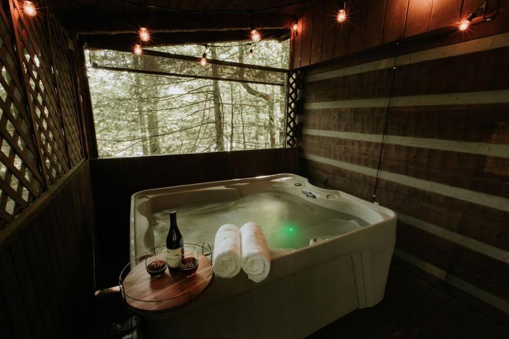 Southern Oak Cabin - Newly Remodeled - Close To All Attractions سيفيرفيل المظهر الخارجي الصورة
